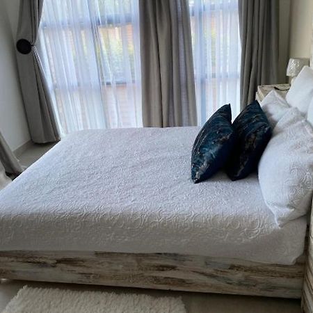 Lime Court Two Apartment พริทอเรีย ภายนอก รูปภาพ