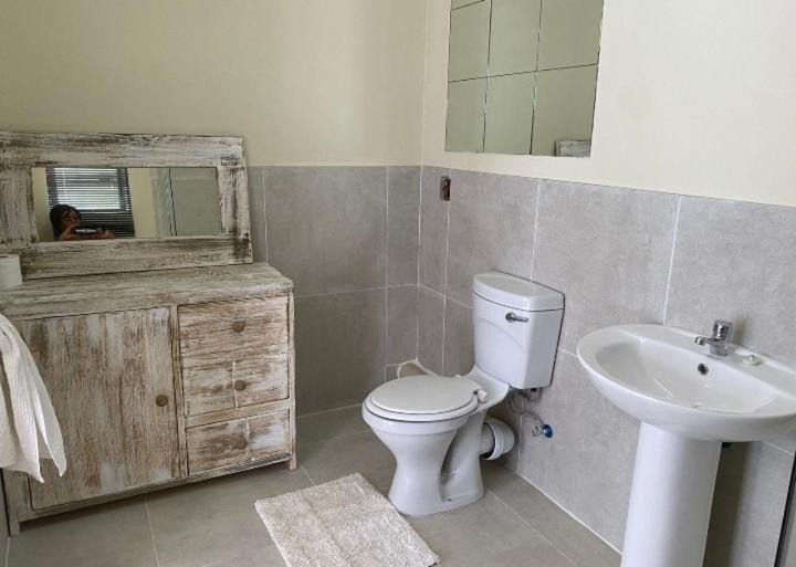 Lime Court Two Apartment พริทอเรีย ภายนอก รูปภาพ