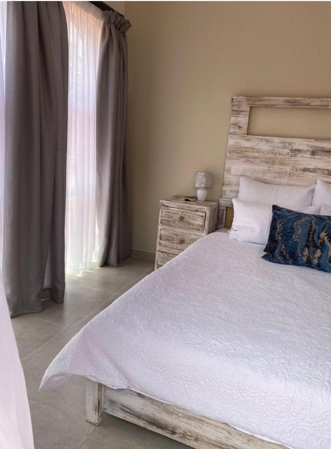 Lime Court Two Apartment พริทอเรีย ภายนอก รูปภาพ