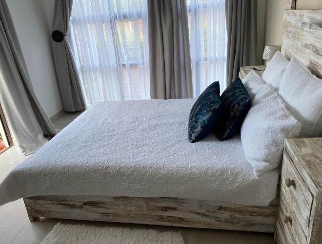 Lime Court Two Apartment พริทอเรีย ภายนอก รูปภาพ